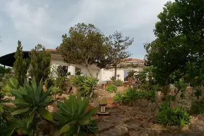 Appartement dans la maison familiale entourée de verdure
