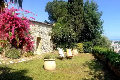 Image de Maison de village unique avec vue sur la mer, jardin, terrasse, soleil et silence