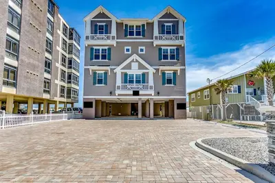 Image de Tout Nouveau pour 2019 - Oceanfront Home - 26 personnes! 8br / 8. 5ba