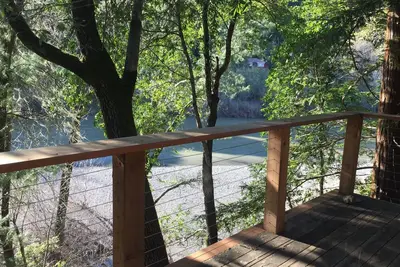 Image de Cabine mise Ă jour, Ă droite sur Russian River, vue imprenable et emplacement!