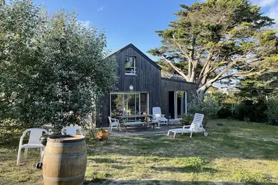 Image de Maison à 30m de la mer dans la dune sur un terrain clôturé, sauvage et arboré