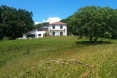 Image de Grande ferme rénovée à Ciboure en pleine nature. Classée 4*. Sans Piscine! :)