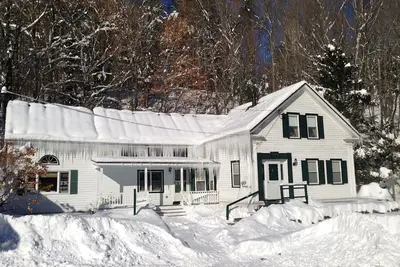 Image de Charmante maison de ski à proximité du mont. Stations de ski Snow & Stratton W \/ WiFi