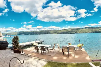 Image de 10% De RÉDUCTION Juillet Nouveau Pvt. Docks \/ Decks Maison De Lits Neufs Sur L'Eau
