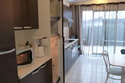 Image de Appartement T2 avec terrasse Ă 250 m de la plage - ( H )