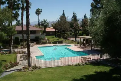 Image de Parfait escapade à Palm Springs. Joliment rénové. Câble & WiFi!