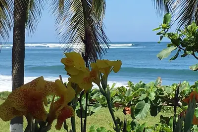 Image de Casa Vista Mar @ Playa La Saladita, Oceanfront, piscine à débordement, surf de classe mondiale