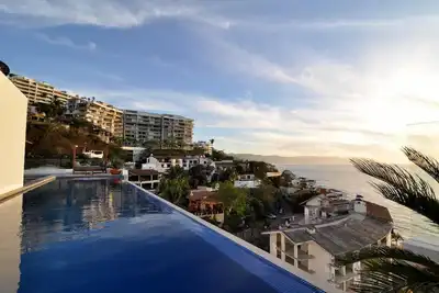 Image de Condo de luxe / incroyable 6ème étage vue / Amapas 353 1 Br P. V. Zone romantique