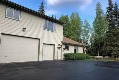 Image de À l'étage get-a-way dans le quartier calme de South Anchorage