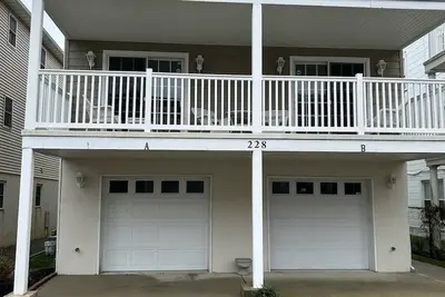 Image de Superbe 4bd, 2 salles de bain, 1. 5 blk2Bch, 3 voitures! 5 min de la plage et des planches.