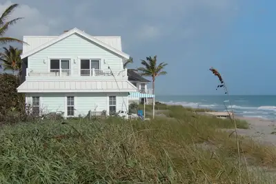 Image de Belle maison de plage isolée à louer sur la prestigieuse île de Jupiter.