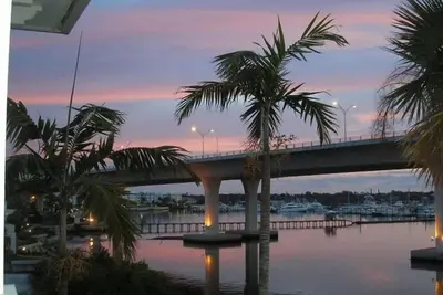Image de Belle Waterfront Condo avec Dockage de bateau à Stuart en Floride