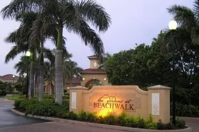 Image de Gardens at Beachwalk - Magnifique condo près des plages!