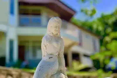 Image de Maison fermée privée dans un environnement naturel