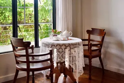 Image de 2 pax. Self-Serviced Apartment By Angelo Family Suites Art & Tile Gallery