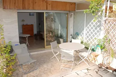 Image de Studio en bord de mer dans résidence avec parc et piscine
