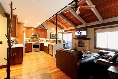 Image de Luxe 2Bd + Loft 2Ba Discovery 4 Condo près de Canyon Lodge et du Village