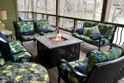 Image de 8br \/ 7. 5Bath 2 Story Dock, 2 Kit, 5 Suites, Fire pit, Lakefront, 2 Ice Machines