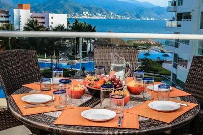 Image de Puerto Vallarta Luxury Beachfront Paradise Shangri La