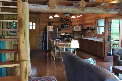 Image de Beautiful Home Log Across From The Bwca