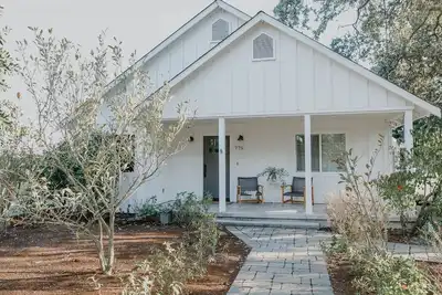 Image de Cottage sur un vignoble avec cuisine gastronomique et intimité