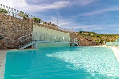 Image de La Ginestra, appartement d'une chambre avec jardin, piscine et Spa