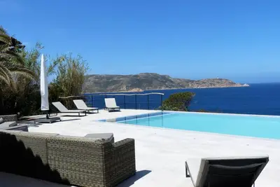 Image de Villa Calvi, 100 m bord de mer, 800 m Cité, 235m², piscine chauffée, climatisée
