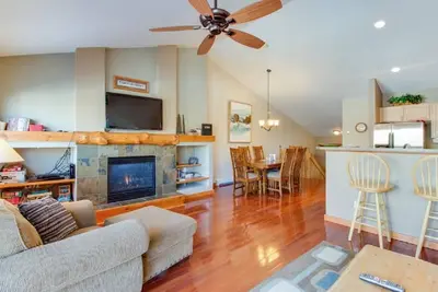 Image de Belle Townhome 3br / 2ba sur la Montagne: Bus Route & Wifi