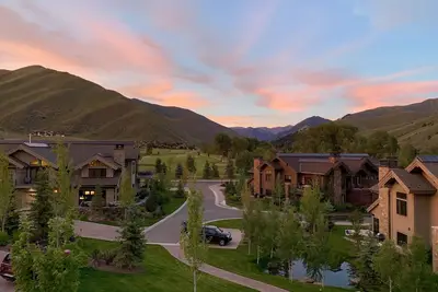 Image de Diamondback Townhome A White Clouds