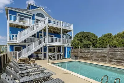 Image de Bikinis et Martinis | Oceanfront | Piscine privée, bain à remous | Nags Head