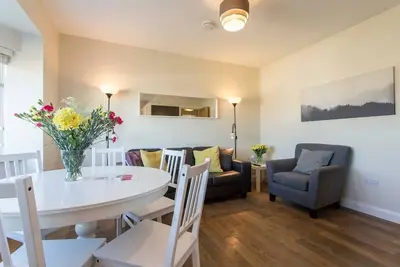 Image de Immense maison familiale de 5 chambres dans la banlieue de Dublin avec parking
