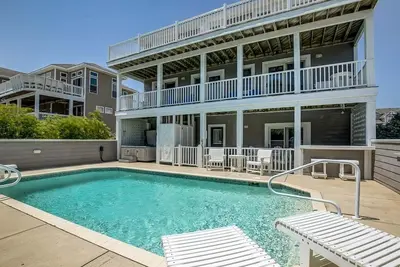 Beach'N et Wine'N | 650 pieds de la plage | Piscine privée, bain à remous | Corolle