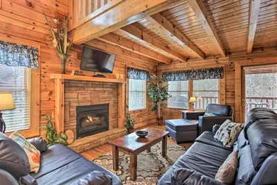 Image de Nouveau-Cozy Cabin w / Hot Tub 4 mi à Dwtn Pigeon Forge