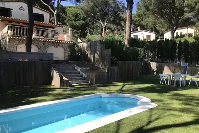 Villa confortable dans quartier résidentiel avec jardin et piscine, Hutg-026897