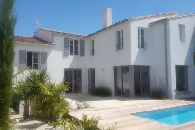 Image de Ile de Ré, belle maison architecte, 10 personnes, piscine chauffée, terrain 900m2