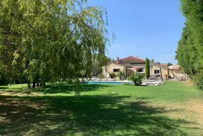Image de Villa provençale, pisc. chauffée du 01\/05 au 30\/10, 900m du centre de l'Isle