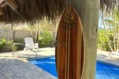 Image de Maison privée avec piscine | Marchez jusqu'à la plage | Comprend des chaises de plage, un parapluie, des jouets!