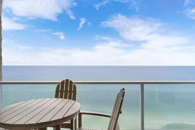 Image de Sur La Plage * Piscine, accès à la plage, salle de sport, service de tramway inclus * Vues sur le golfe et le lever du soleil