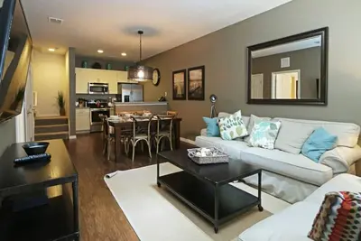 Image de Votre Vip maison à Orlando! Près de Disney et les centres commerciaux