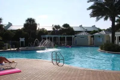 Tropical Paradise in Beach Retreat - Service de plage Gratuit. En saison mars - octobre!
