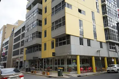 Image de Bent St Apartments-près de Rundle St avec parking