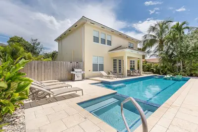 Image de Superbe maison de New Wilton Manors avec 42 pieds d'eau salée, piscine / spa sur la nouvelle rivière
