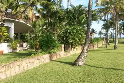 Image de Parati Beach, sur le terrain, presque debout sur le sable avec vue sur mer