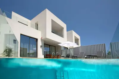 Image de Villas S&K Neuves - Villa S, À 150m De La Plage De Kalamaki Et À 5. 5 Km De Chania