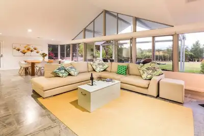 Image de LilywoodMinutes from Wineries and Yallingup Beach