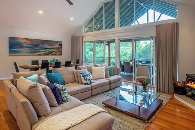 Image de Sky View Elevated Estate with Resort Style Pool