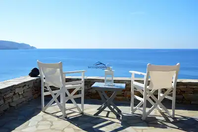 Image de Fantastique maison au bord de l'eau dans la région de Koundouros