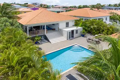 Image de Villa de luxe à louer avec piscine privée à Curaçao.
