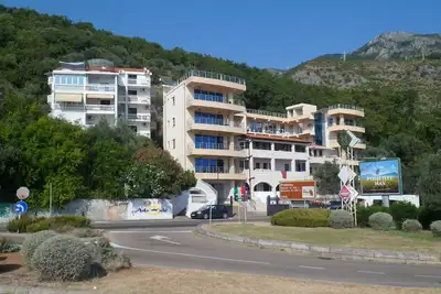 Image de famille de Charme Apt avec vue sur la mer et accès rapide aux plages