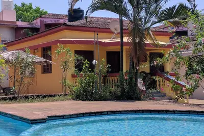 Image de Bungalow 2 Chambres 1 Salle de Bains au Bord de la Piscine à 200 mètres de VarcaBeach